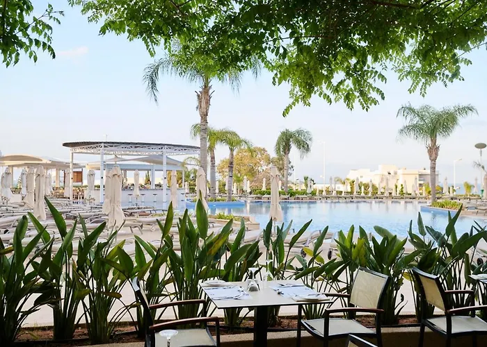 Sunrise Oasis & Waterpark Hotel 4*