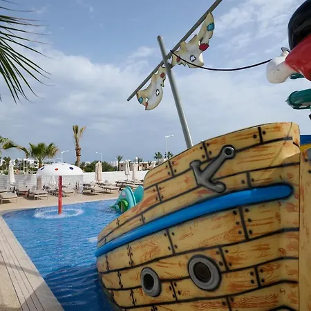 Sunrise Oasis & Waterpark Otel 4*