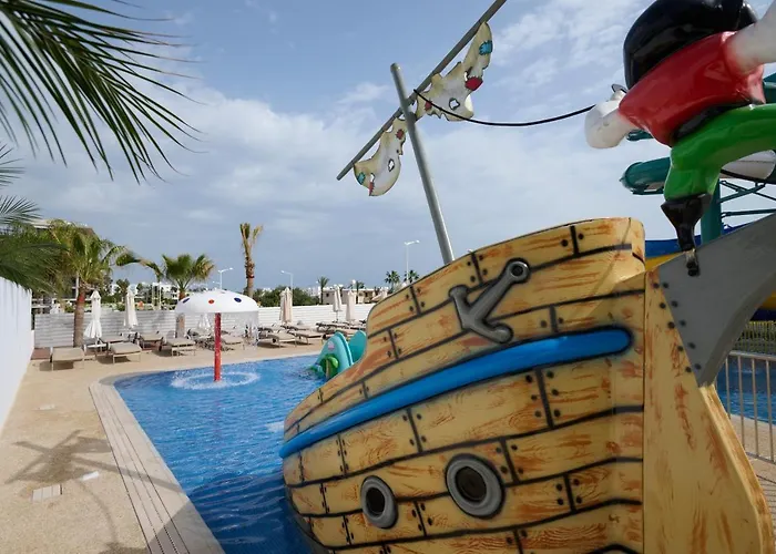 Sunrise Oasis & Waterpark Hotel 4*