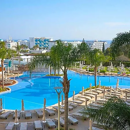 Sunrise Oasis & Waterpark فندق بروتاراس