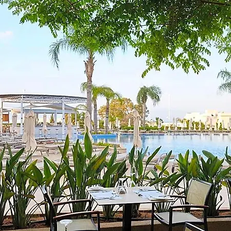 فندق Sunrise Oasis & Waterpark بروتاراس