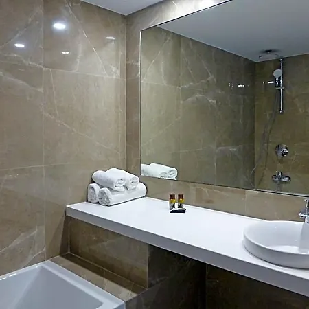 Sunrise Oasis & Waterpark 4* بروتاراس