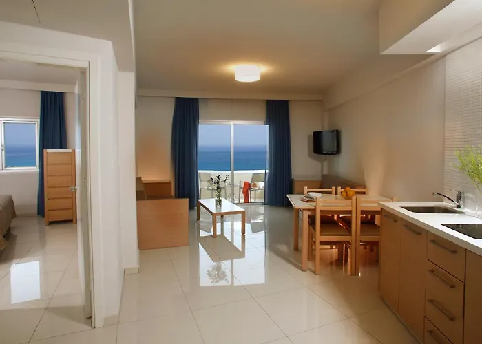 Sunrise Oasis & Waterpark מלון פרוטאראס